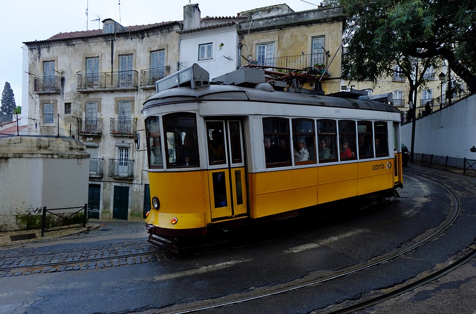 Veille Sans austérité ni populisme, et sans se soumettre à Bruxelles, le Portugal a choisi la gauche pour aller mieux.