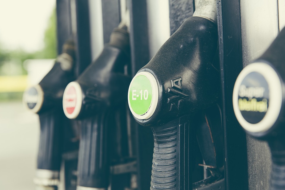 La hausse des prix des carburants est injuste et inefficace en l’absence d’une véritable transition écologique et sociale