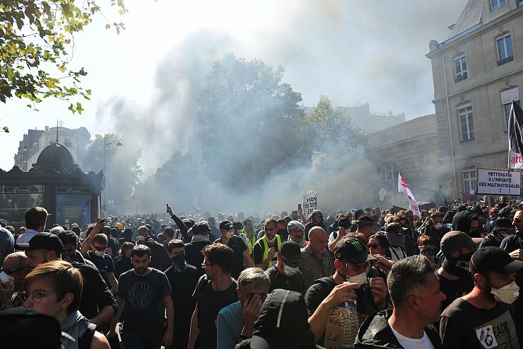 Veille  La France, seul pays où le cortège Climat a été violemment réprimé